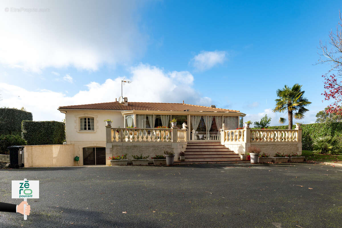 Maison à LES MAGNILS-REIGNIERS