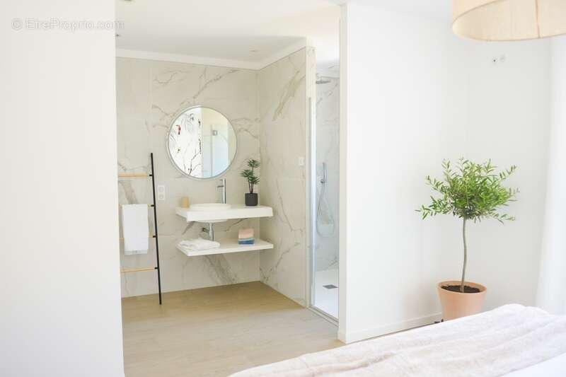 Maison contemporaine haut de gamme 203m2 avec piscine chauffée et double garage - photo 18