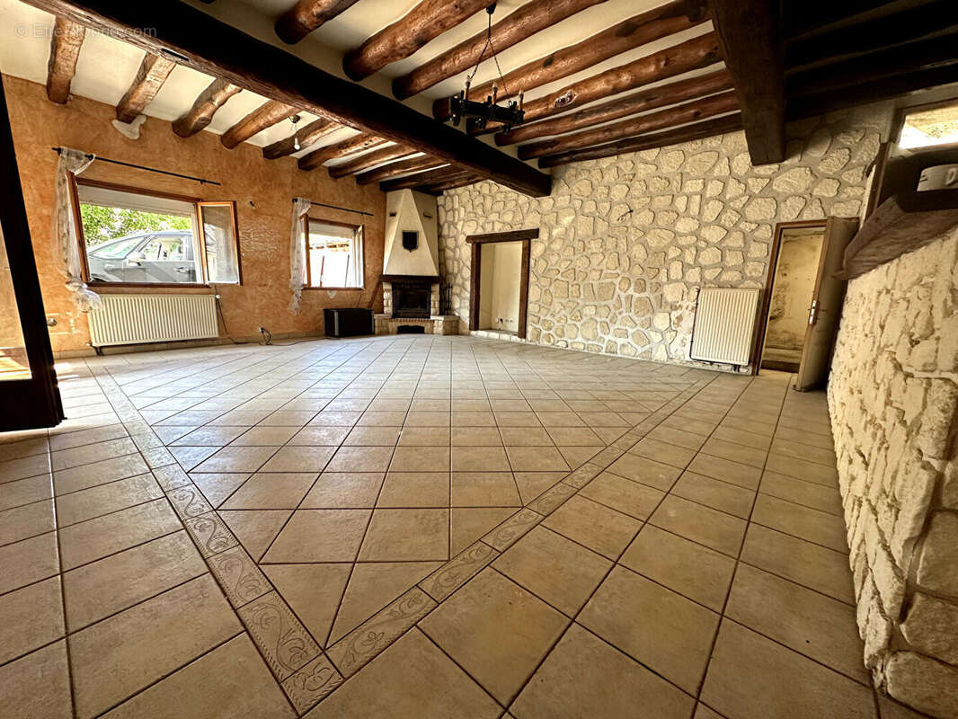 Maison à VILLENEUVE-LA-GUYARD