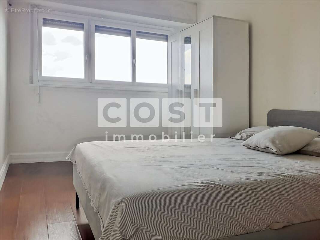 Appartement à COURBEVOIE