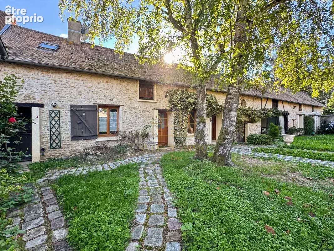 À moins d’1h de Paris – Propriété de charme de 480 m² dont dépendances : un fort potentiel pour un projet de gîte - photo 1