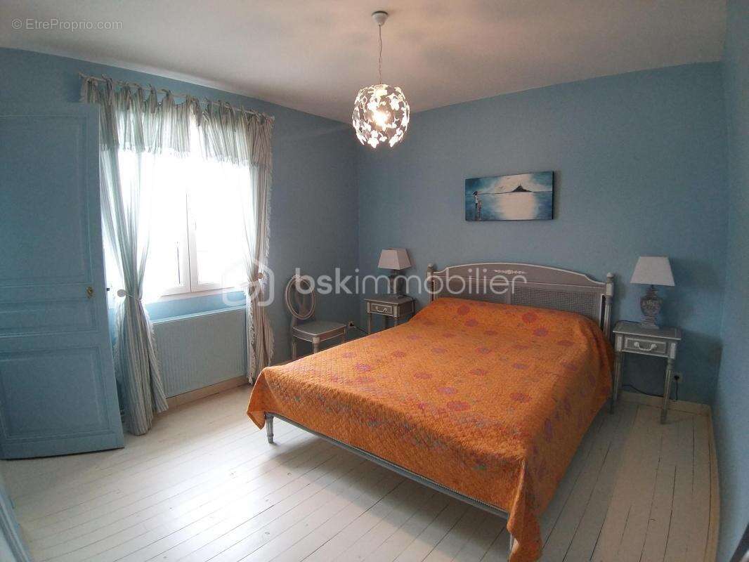 Maison à SAUGNAC-ET-CAMBRAN