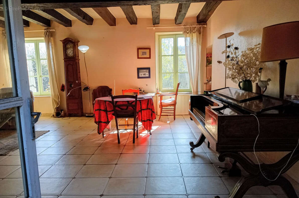 Maison à SURY-EN-VAUX