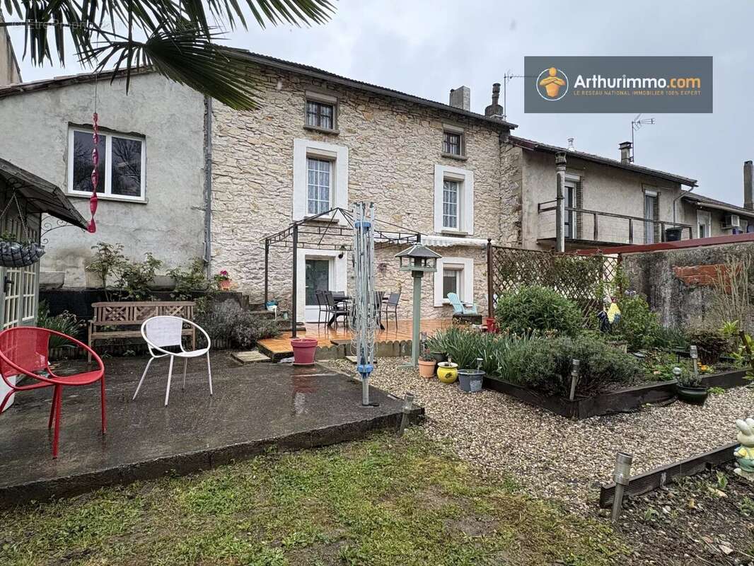 Maison à L&#039;AIGUILLON