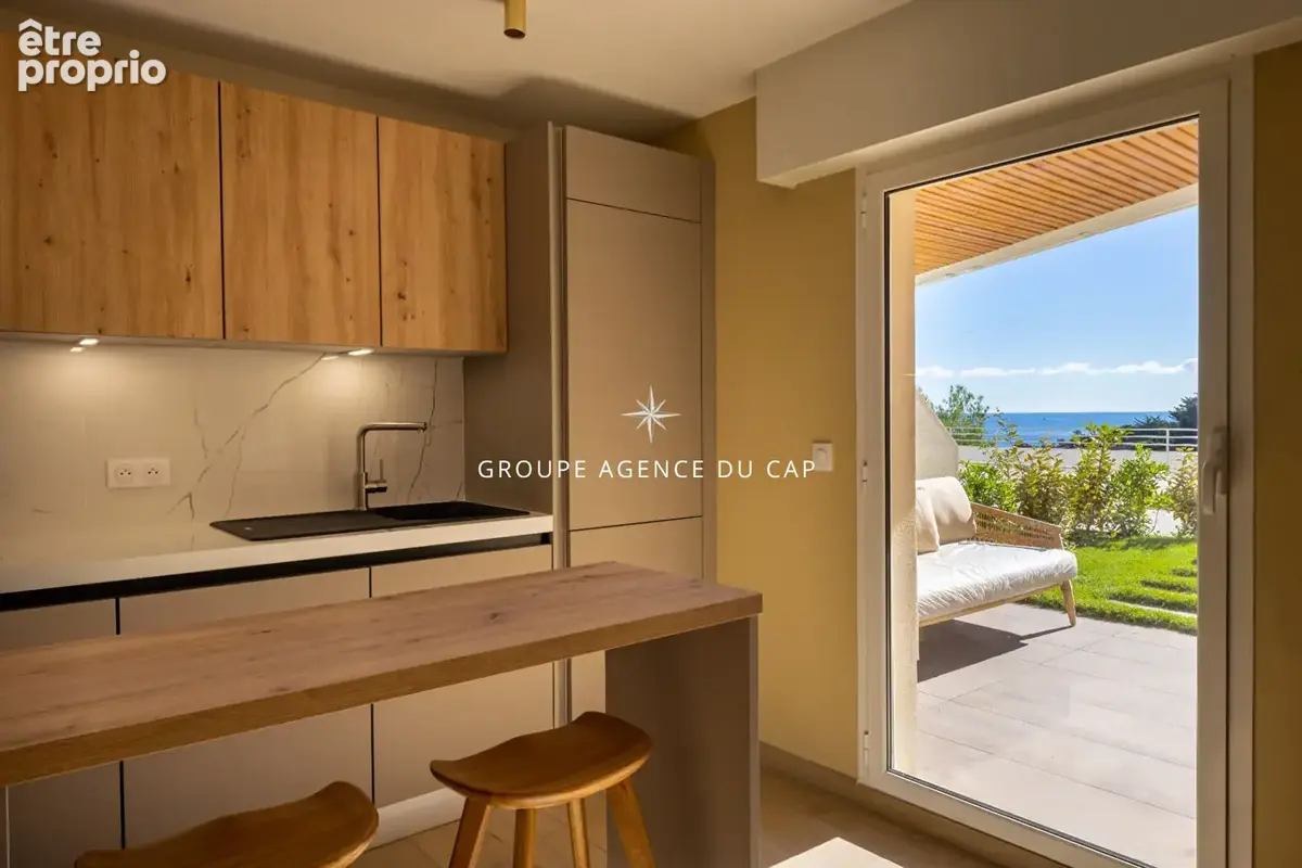 St raphael, pied dans l'eau, duplex 3 pieces de 63 m²  en rez de jardin  + terrasse face mer, parking privé, piscine et acces di - photo 10