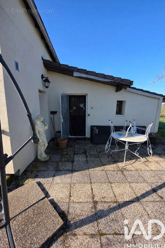 Photo 2 - Maison à LE DONJON