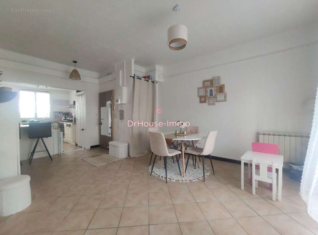 Appartement à PEYROLLES-EN-PROVENCE