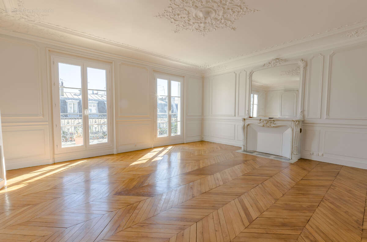 Appartement à PARIS-8E