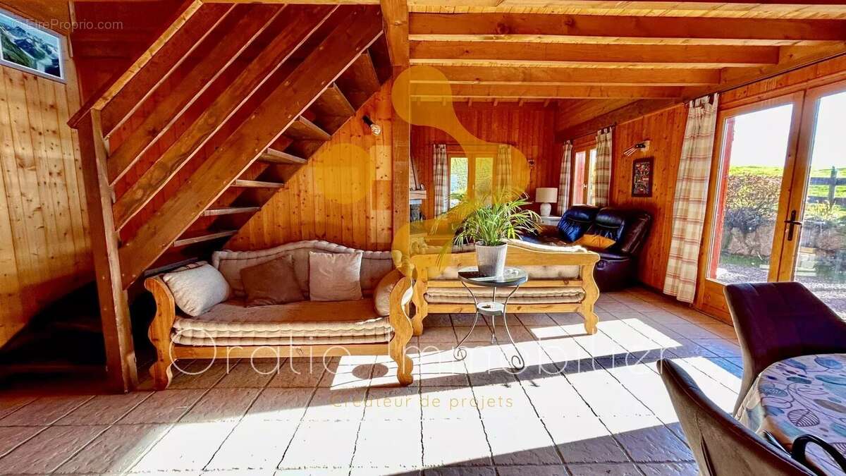 Maison à LA ROCHE-SUR-FORON