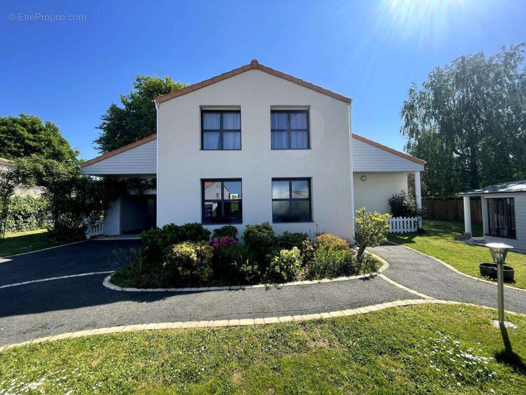 Maison avec piscine 8 pièces 146 m² La Séguinière - photo 2