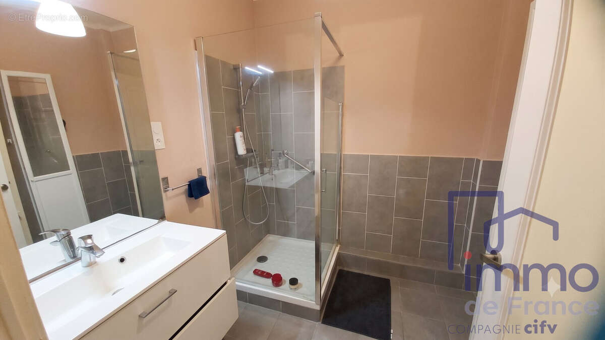 Appartement 95 m² à Saint-Etienne  - photo 4