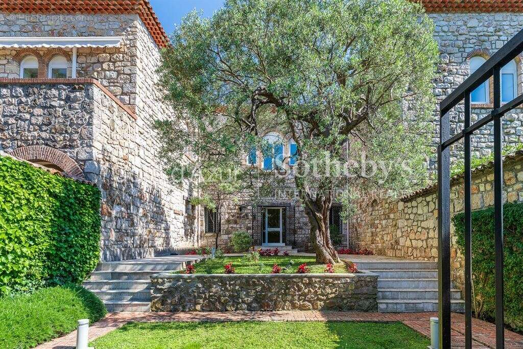 Appartement à ROQUEBRUNE-CAP-MARTIN