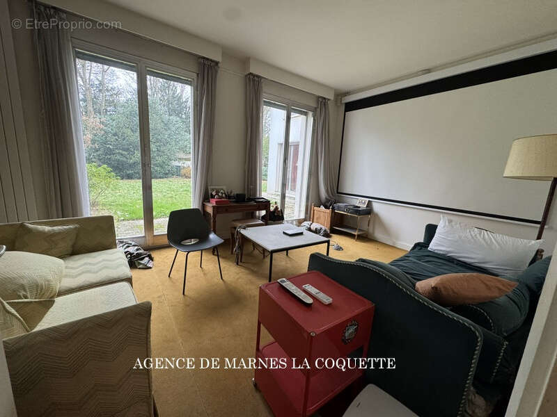 Appartement à MARNES-LA-COQUETTE