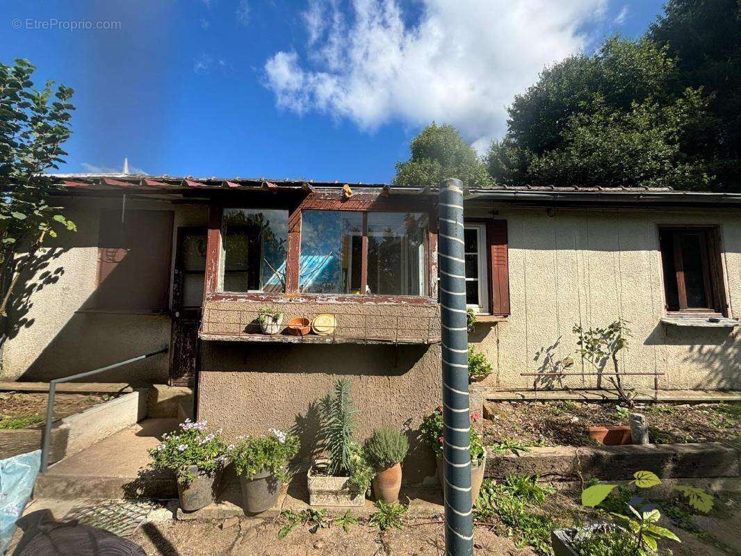 Maison à LA JONCHERE-SAINT-MAURICE