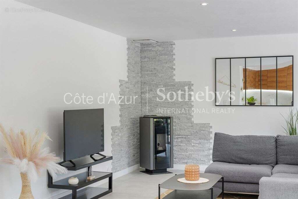 Maison à LES ADRETS-DE-L&#039;ESTEREL