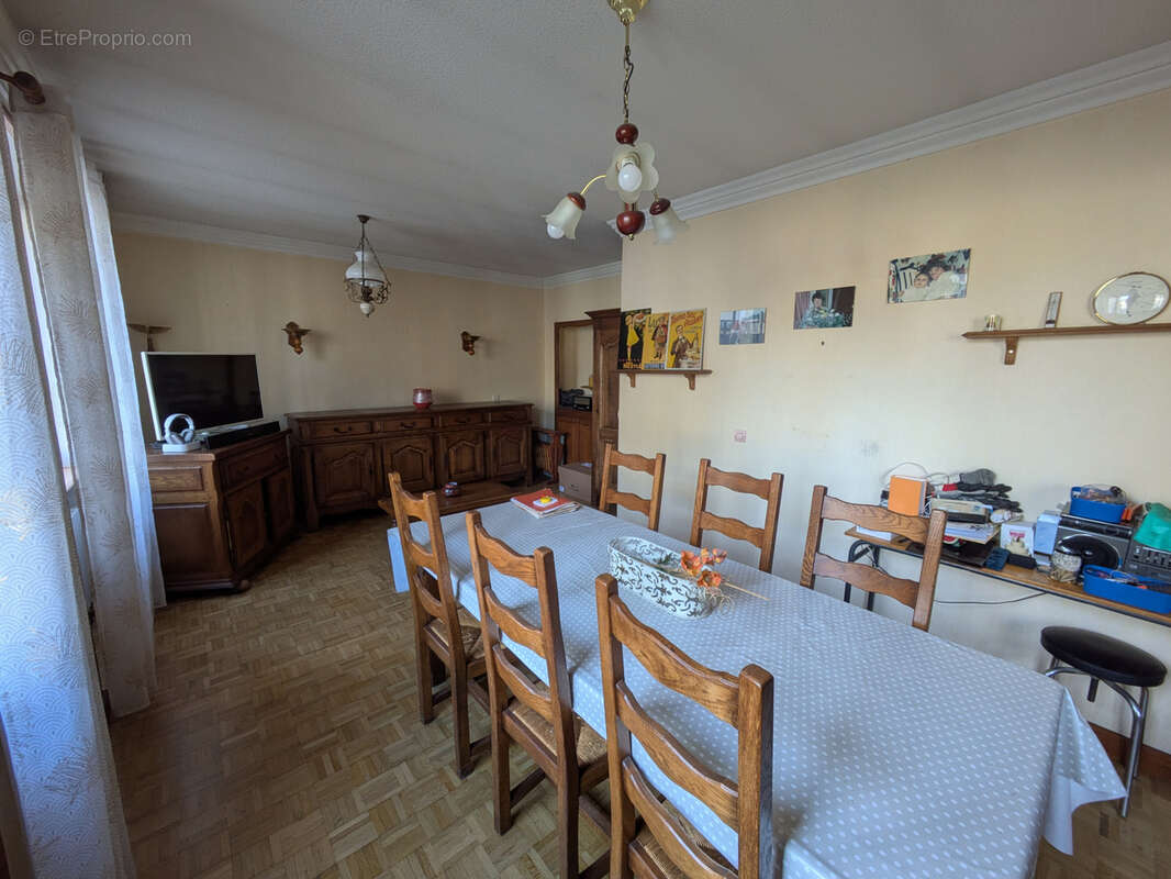 Appartement à SAINT-JULIEN-MOLIN-MOLETTE