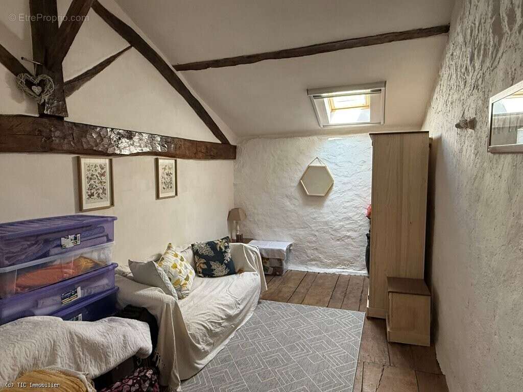 Maison à NANTEUIL-EN-VALLEE