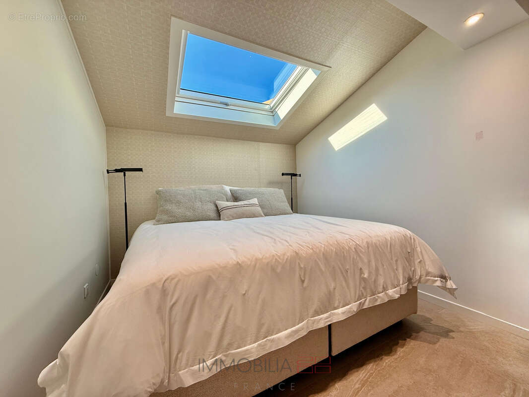 Appartement rénové avec des materiaux de luxe - garage et cave - photo 12