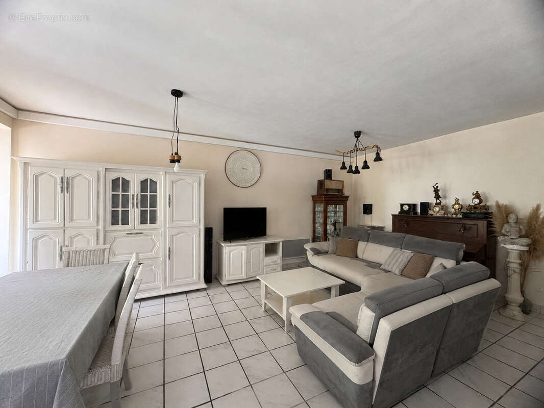 Appartement à LES ROCHES-DE-CONDRIEU