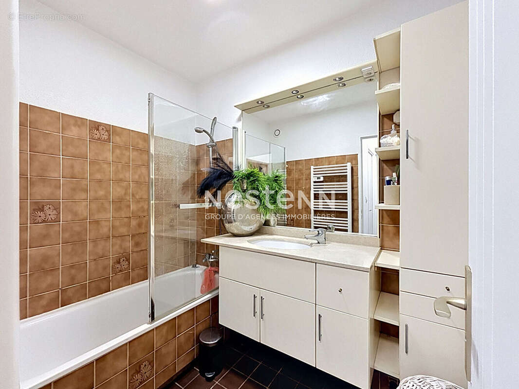 VALLAURIS - Appartement 2 pièces de 49,04 m² avec cave - Parking - Calme - photo 4