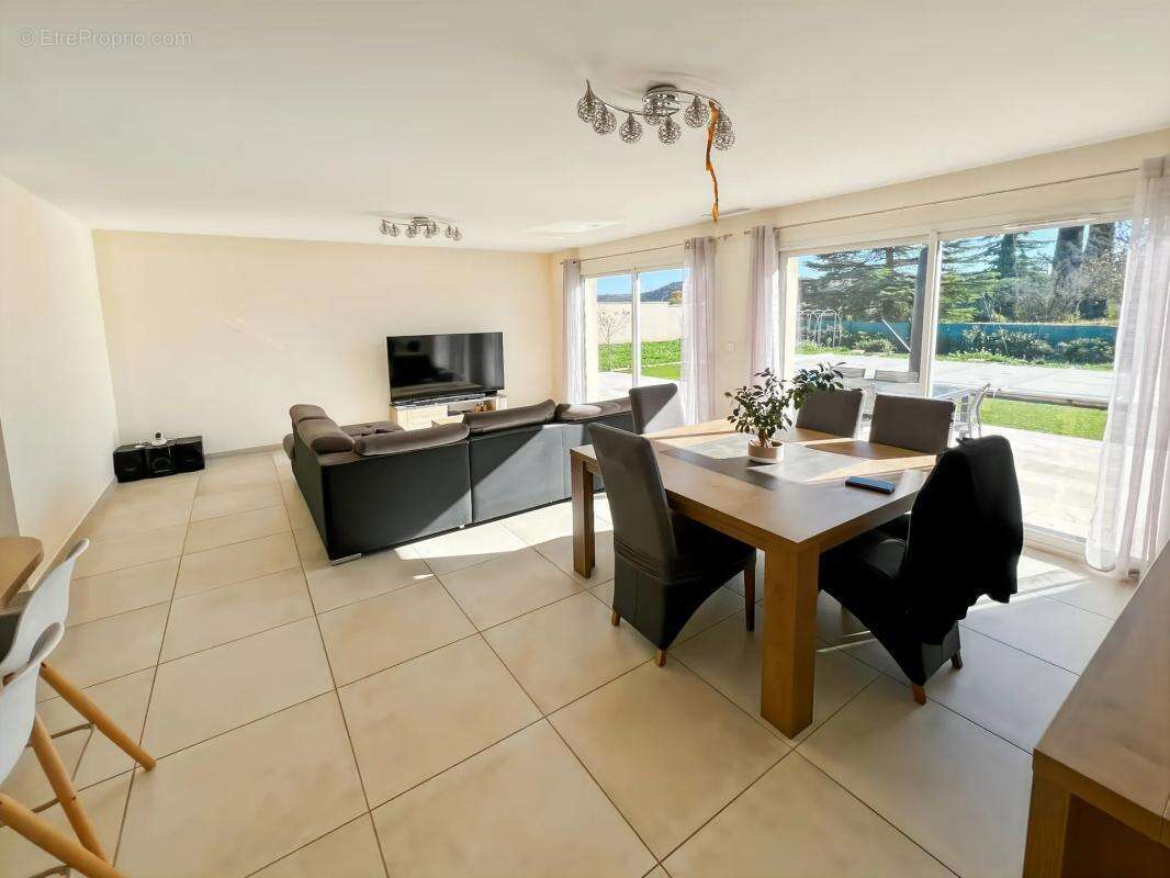 Maison à VINON-SUR-VERDON