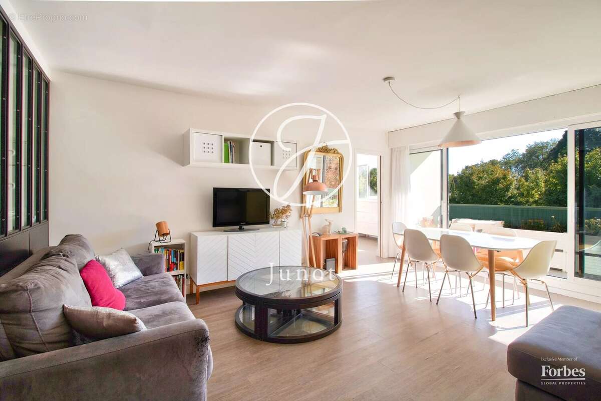 Appartement à LE MESNIL-LE-ROI