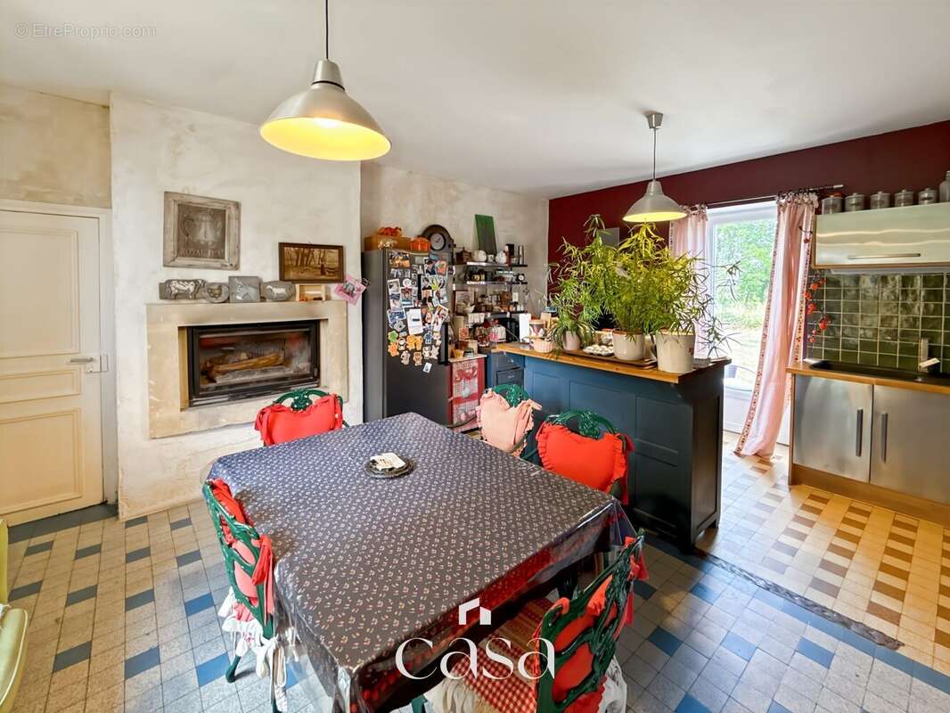 Maison 204 m² à Morteaux-Couliboeuf  - photo 4