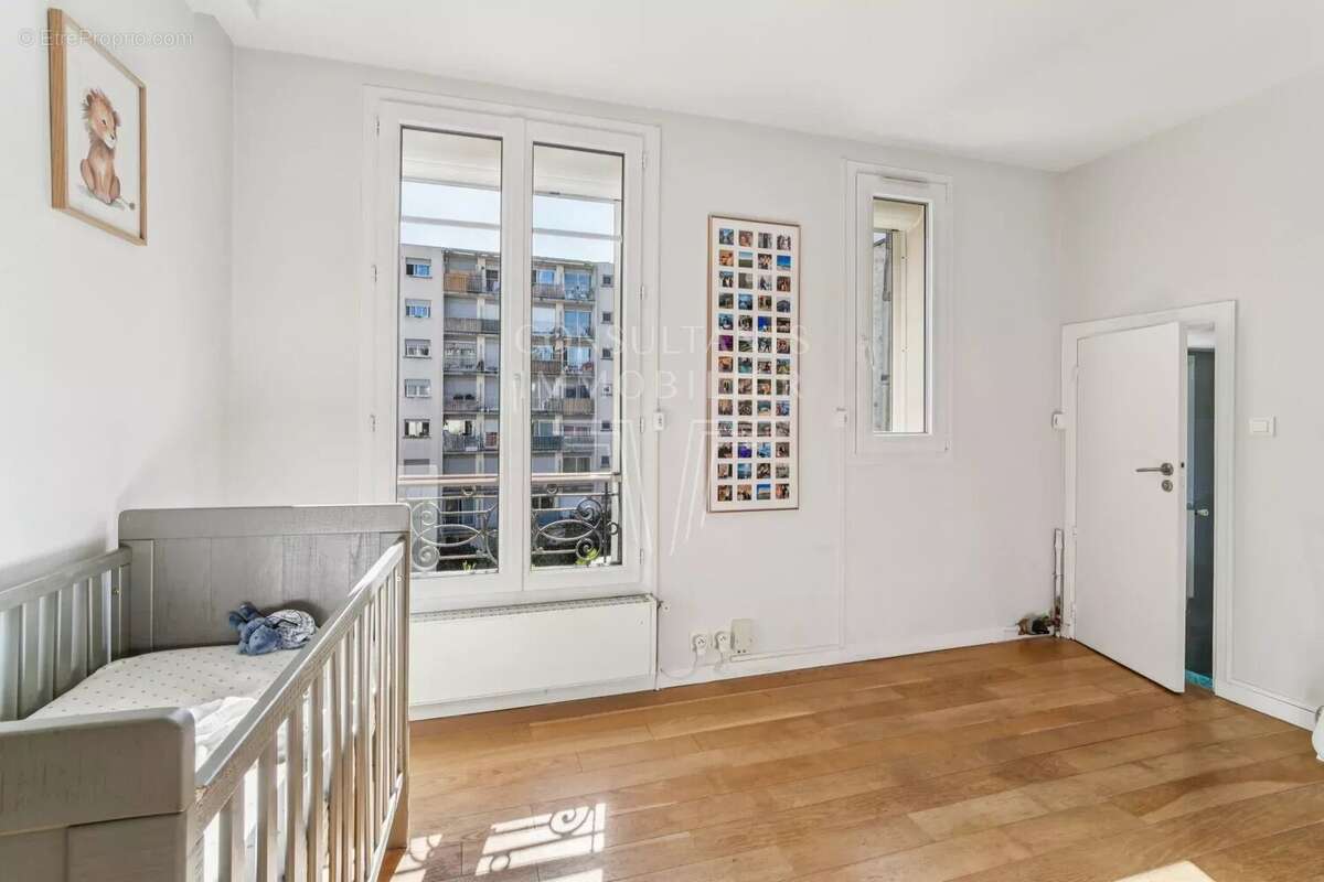 Appartement à PARIS-16E
