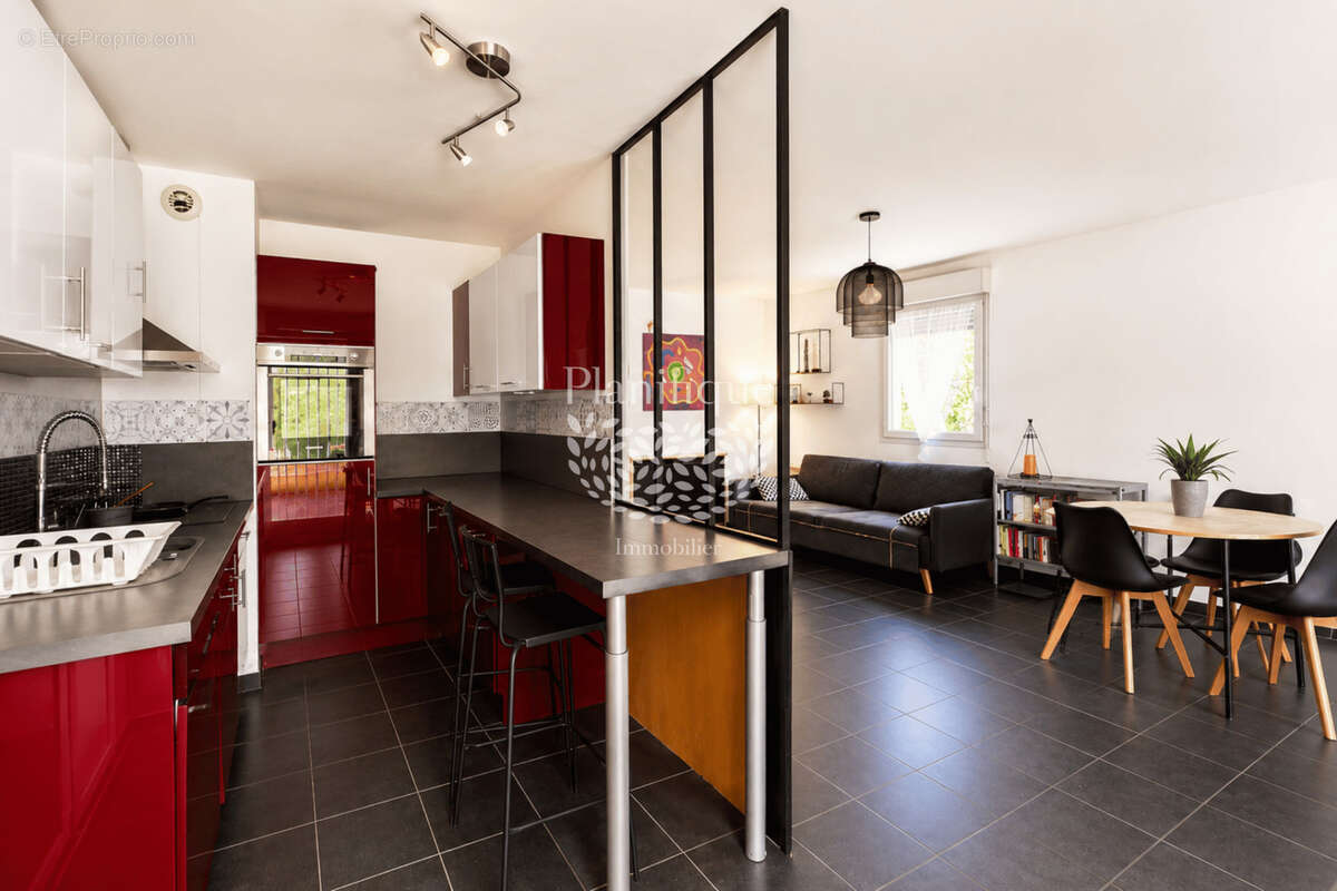 Saint Julien en Genevois   Élégant appartement T4 en rez de chaussée - photo 3
