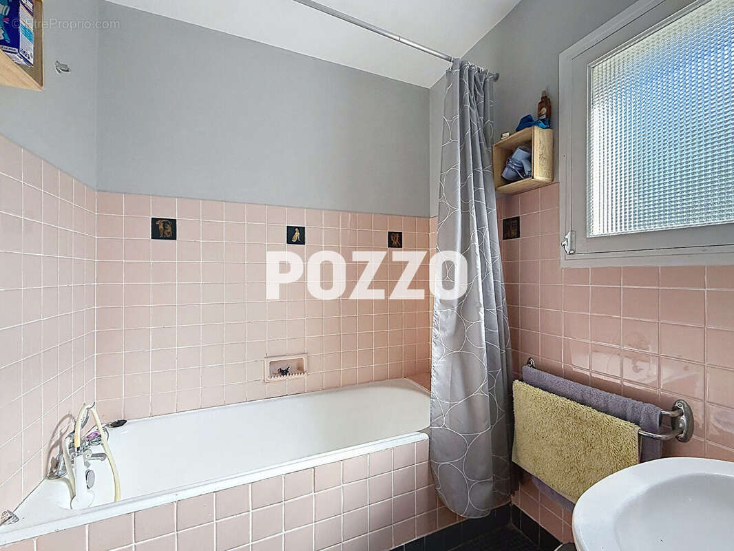 Maison F8 (210m²) en vente à JULLOUVILLE  à 30 m de la mer - photo 11