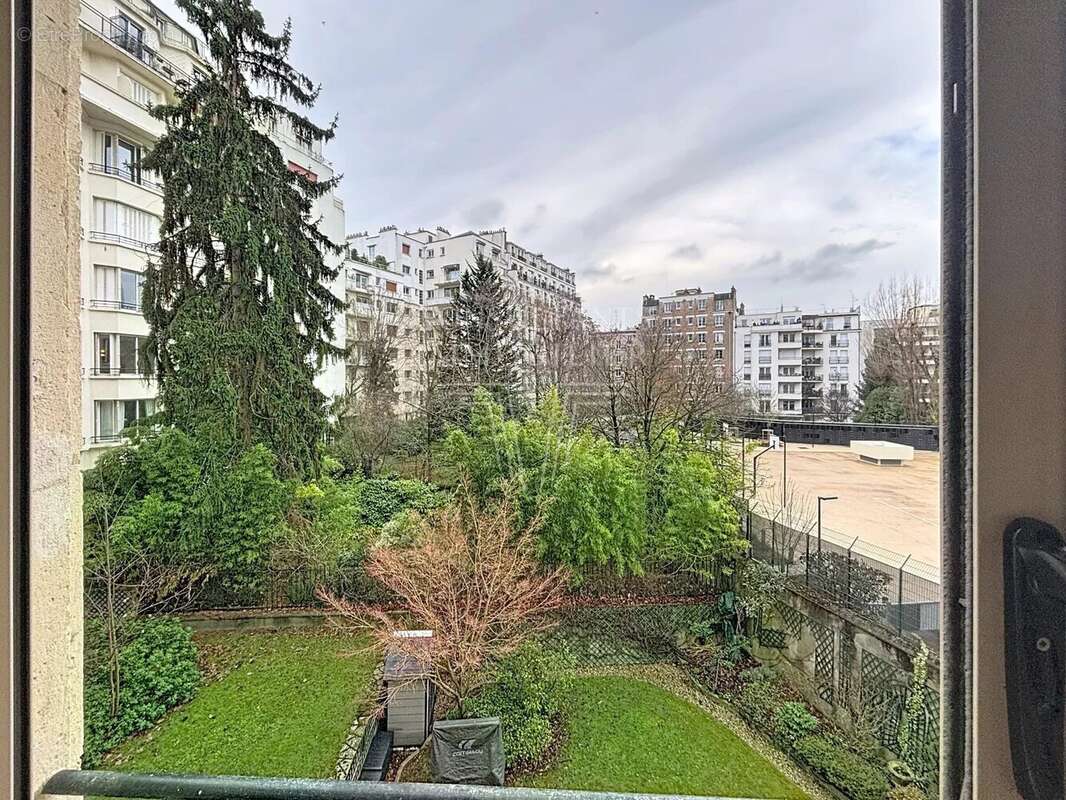 Appartement à NEUILLY-SUR-SEINE