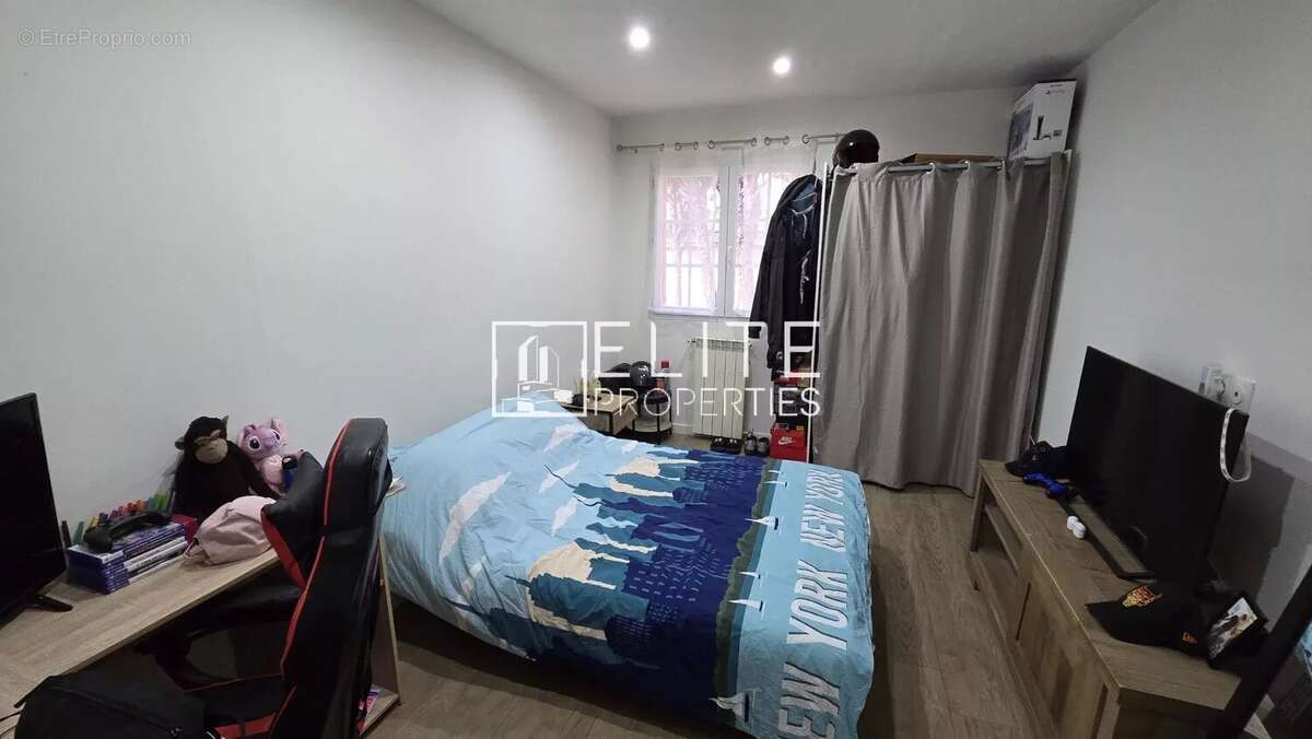 Commerce à TOURRETTES