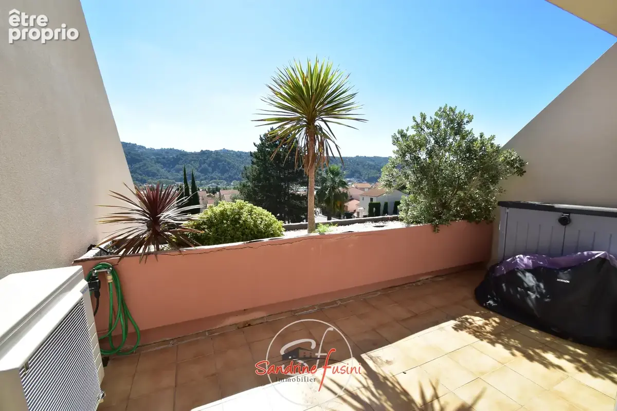 Carros (secteur bas) : Superbe 3 pièces avec deux belles terrasses de 17 m2 - photo 9