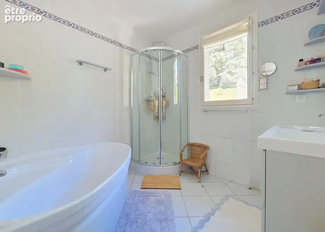 Maison - 3 Chambres - Sous sol complet - Cave - Double Garage - Deux terrasses - Pergola - Piscine - Jardin - Proche toutes comm - photo 24