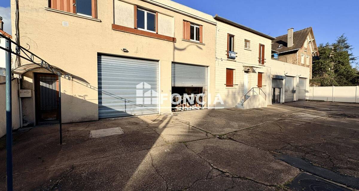 Appartement à LES PAVILLONS-SOUS-BOIS