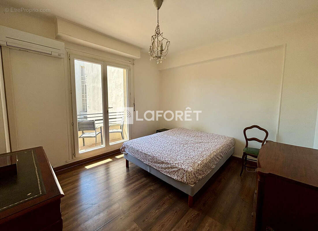 Appartement à MARSEILLE-1E