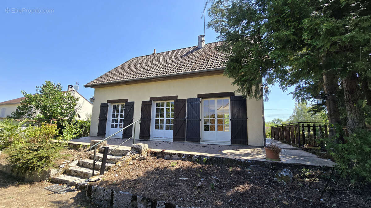 BEAUGENCY, Pavillon familial 4 chambres avec sous-sol total sur 1000 m2 de terrain - photo 8