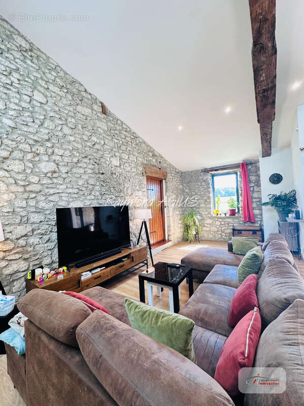 Charmante maison traditionnelle en pierre avec annexe indépendante et piscine de 15 x 6 m - photo 10