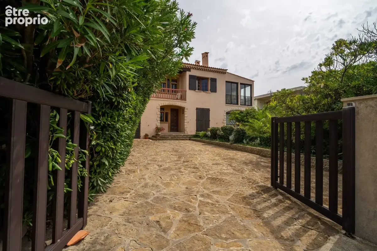 Proche Brusc - Villa front de mer - photo 3