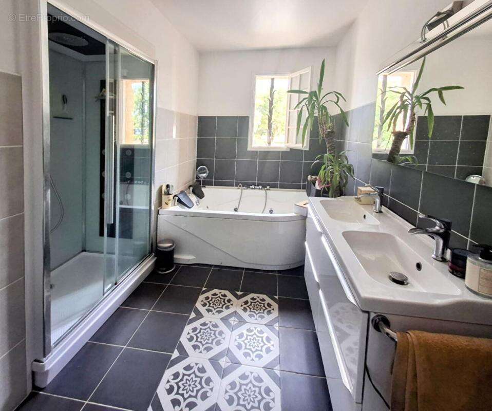 Maison périgourdine de 170 m² - terrain de 1,5 H avec piscine et accès direct à la Dordogne à Eynesse (33220 - photo 10