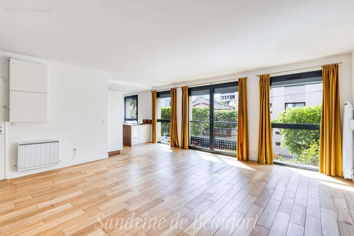 Appartement à COURBEVOIE
