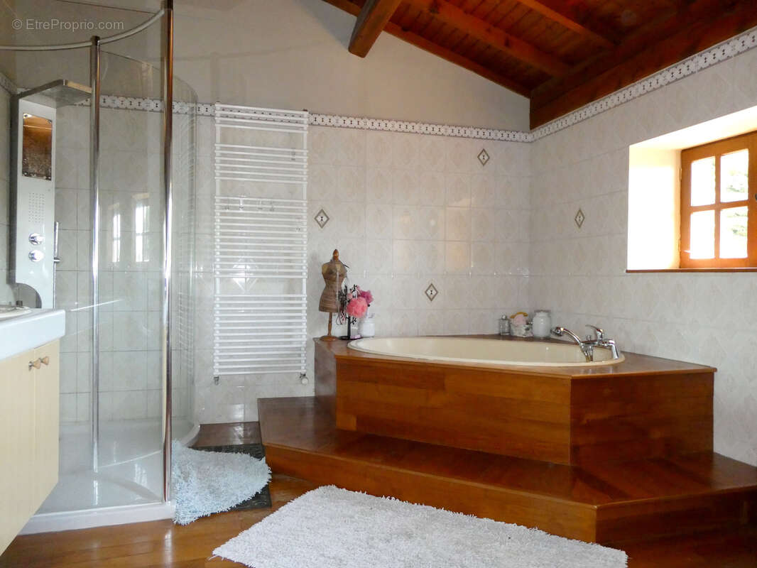 Maison à LONGESSAIGNE