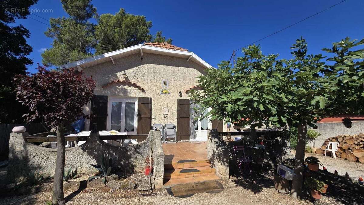 Maison à LE CASTELLET