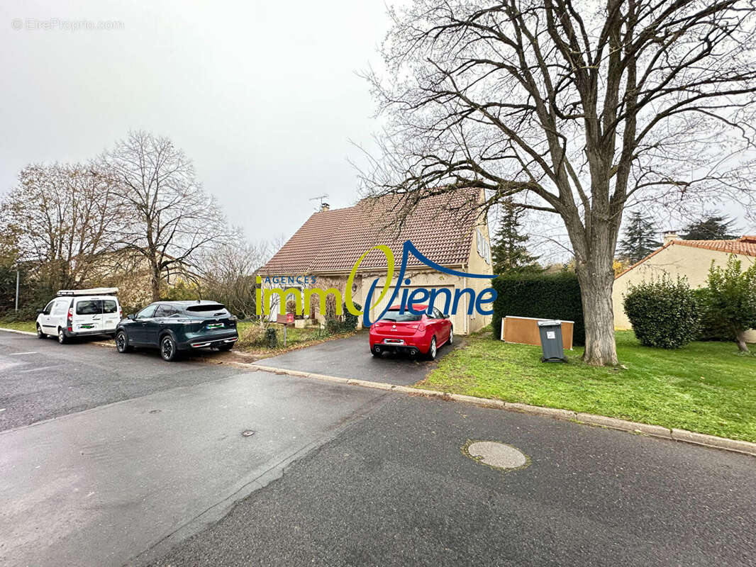 Maison à BUXEROLLES