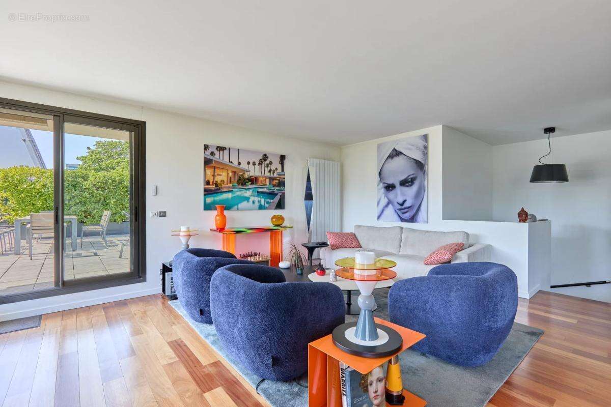 Appartement à PARIS-16E