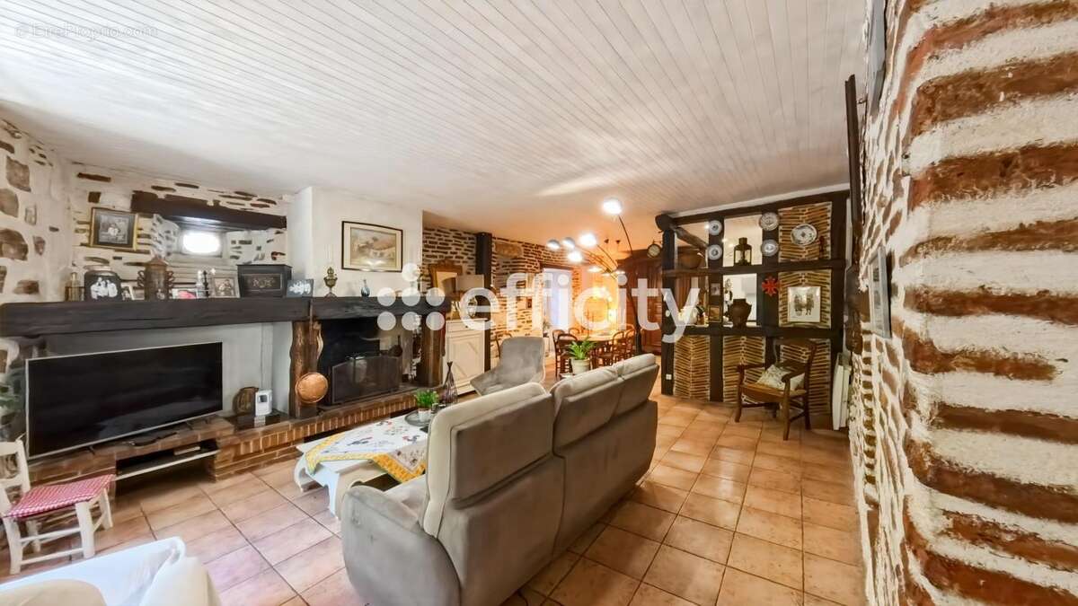 Maison 265 m² à Penne-D'agenais  - photo 6