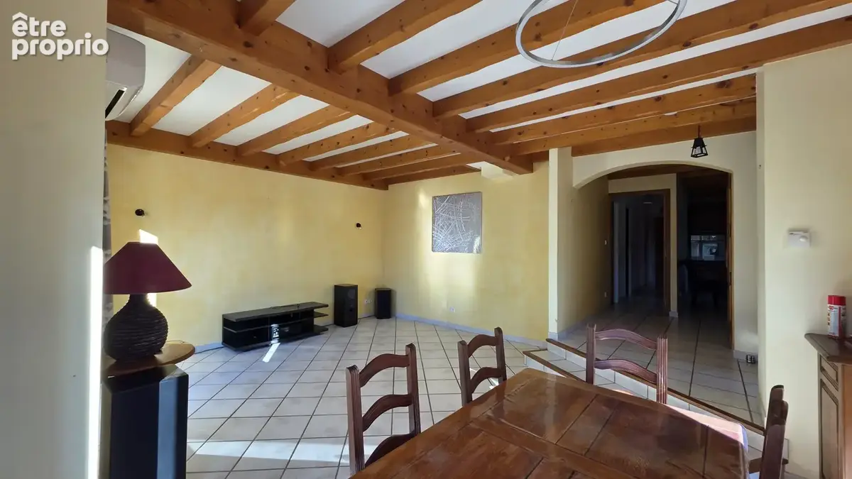 Maison avec piscine, sous-sol complet et double garage. - photo 7