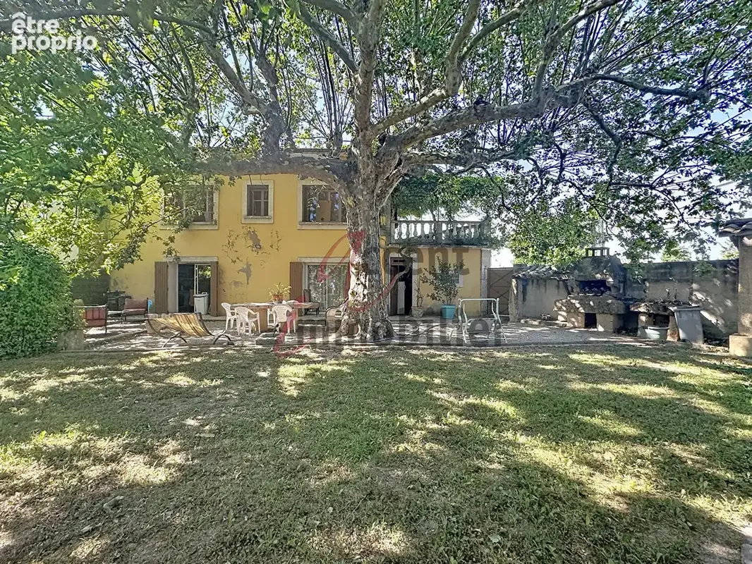Cabannes, partie de mas de 128m² sur 584m² de terrain - photo 2