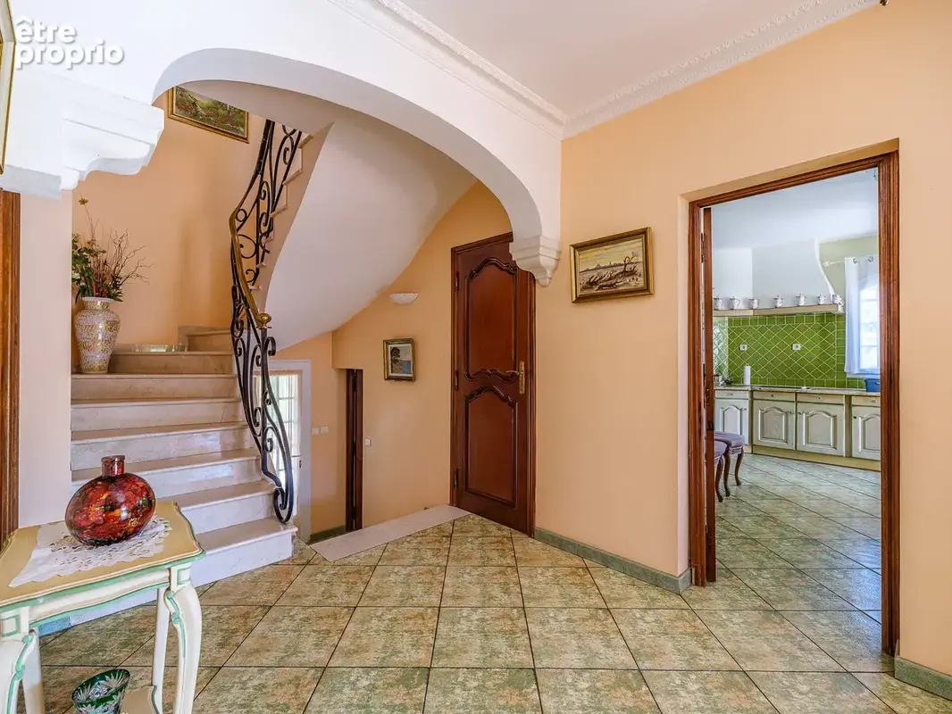 600m de l'eglise de Mazargues, MAISON 190m2 6 chambres, PISCINE et GARAGE, au CALME absolu - photo 11