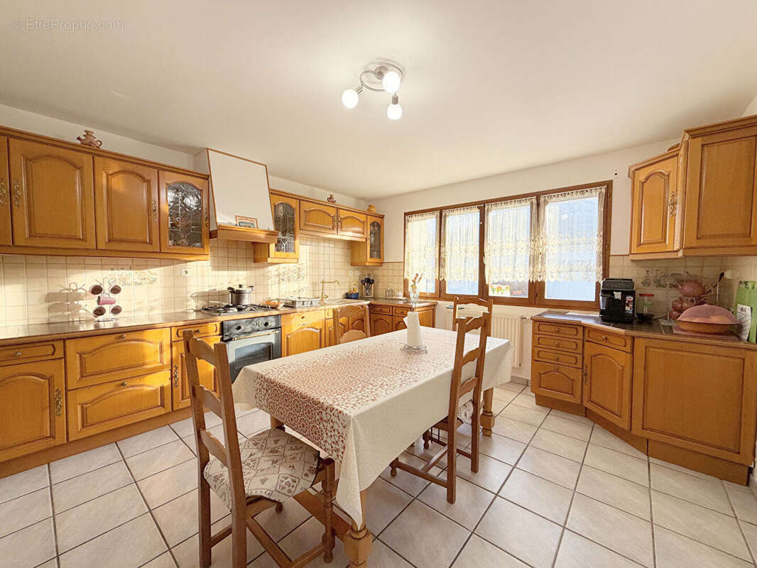 Commerce à MARIGNIER